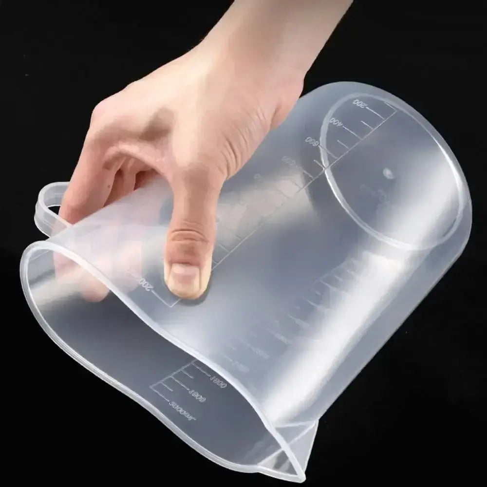 Thickened Plastic Measuring Cup with Scale 4